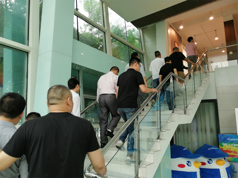 行业企业家参观BETWAY在线-BETWAY在线(中国).jpg BETWAY在线-BETWAY在线(中国)集成墙面.jpg